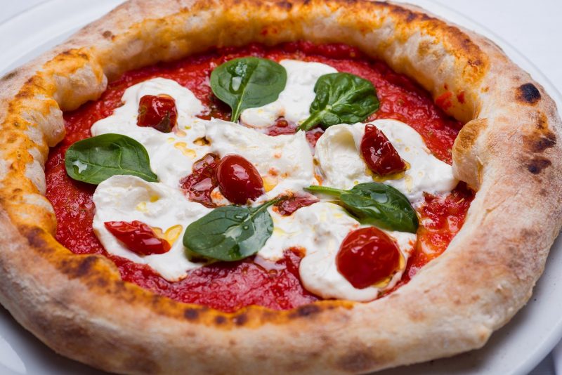 Pizza : comment choisir entre une formeuse, laminoir et façonneuse ? - MCR  Equipements